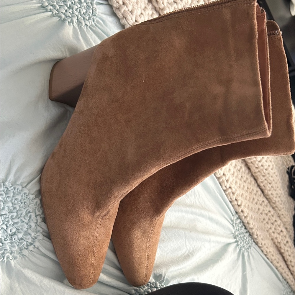 Chic Tan Suede Heeled Boots